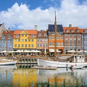 Sanders Square - Spacious Six-bedroom Near Amalienborg Copenhagen